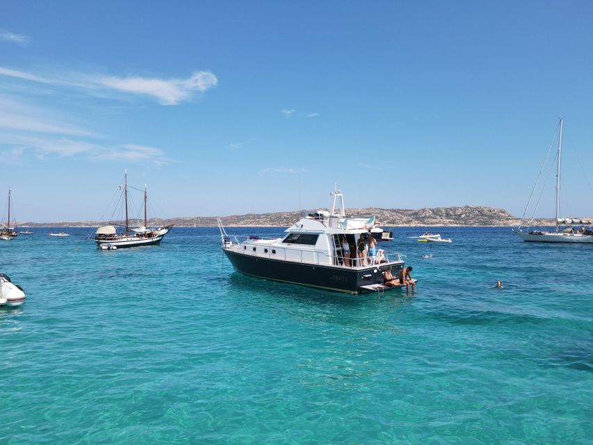 Palau: La Maddalena Archipelago Motorboat Tour with Lunch - How comfortable is the boat at full capacity?