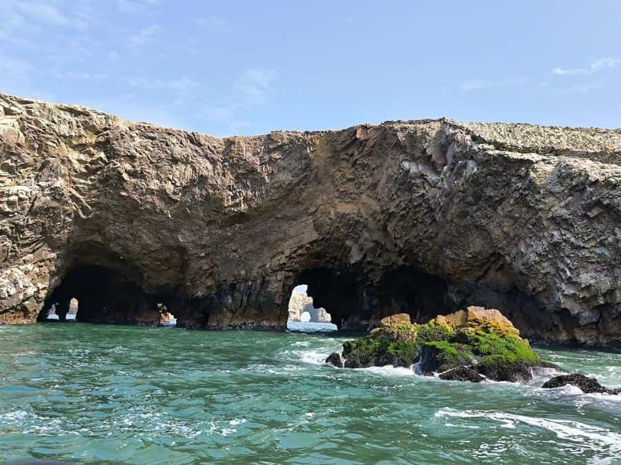 Paracas: speedboat BALLESTAS ISLANDS TOUR - Rock formations around the three islands