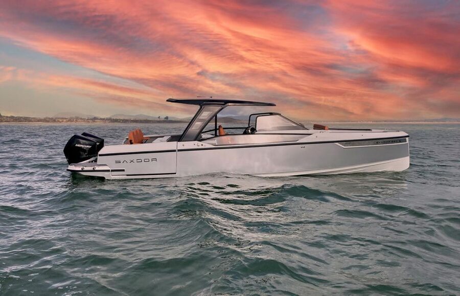 Paros: Private Paros and Antiparos Luxury Speedboat Tour - Leaving Aliki on a Saxdor 320