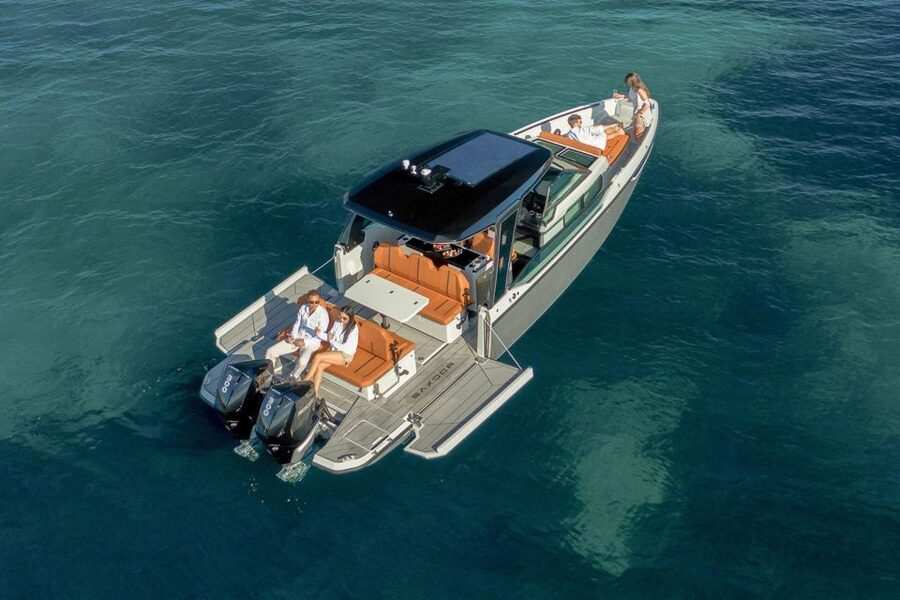 Paros: Private Paros and Antiparos Luxury Speedboat Tour - Blue Lagoon: your first long swim