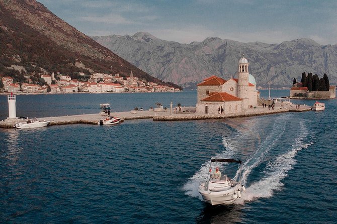 Personalized private speed boat tour - What the $93.83 group price really buys