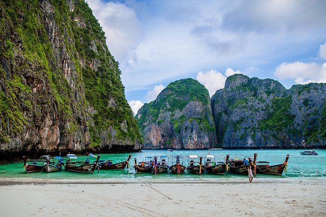 Phi Phi 6: Amazing trip by speedboat, start at Sunrise - Snorkeling with supplied equipment