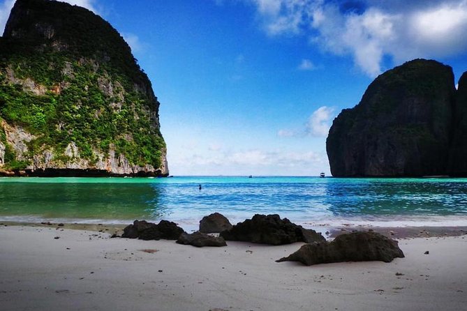 Phi Phi Early Bird Premium Tour by Speed Boat with Lunch - Bamboo Island and the best snorkeling time