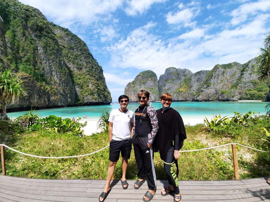 Phi Phi: Full-Day Phi Phi Islands & Sunset Tour by Speedboat - A full day that saves the magic for dark