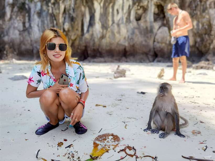 Phi Phi: Half-Day Speedboat Tour with Maya Bay & Snorkel - Maya Bay: one hour at Thailand’s famous beach