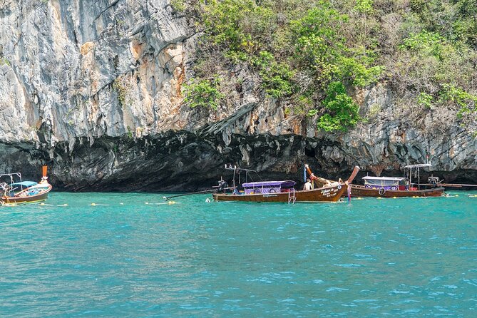 Phi Phi Island Adventure Day Tour from Phuket Speedboat/Catamaran - Lunch and free time on Phi Phi Don