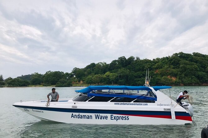Phi Phi Islands from Phuket Speedboat Transfer with Pickup Service - A fast crossing from Rassada Pier to Phi Phi
