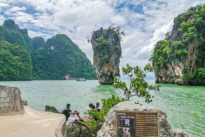 Phi Phi Islands Speedboat Tour: Khai & Maya - Phi Phi Don combines lunch and snorkeling
