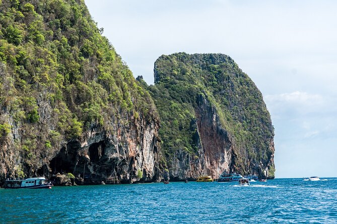 Phi Phi Khai Islands Excursion with Seaview & Lunch by speedboat - How the guide and group shape the day