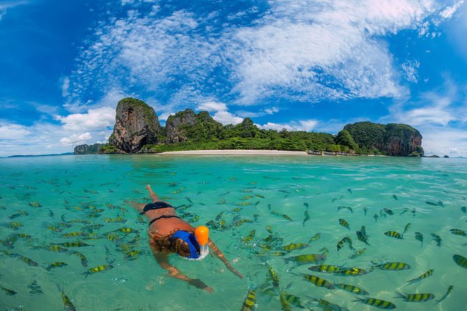 Phi Phi Khai Maiton Speed Boat - Maiton Island starts the day with open-water snorkeling
