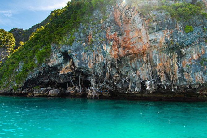 Phi Phi , Khai & Maya : Unforgettable Island Hopping by Speedboat - Phi Phi Don combines snorkeling, lunch, and free time