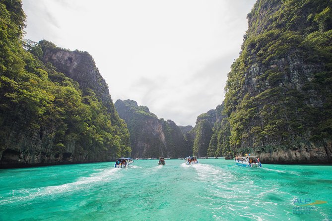 PHI PHI & MAYA & BAMBOO Premium Catamaran Max 28 pax - What the service is like