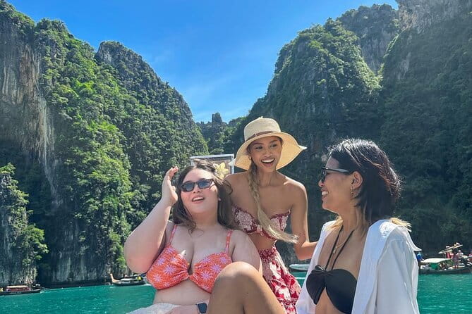 Phi Phi, Maya & Khai. One day trip by speed boat. - Monkey Beach and crabeater macaques