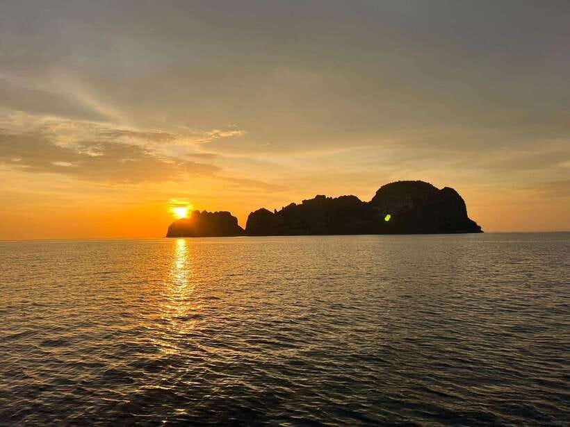 Phi Phi: Sunset and Plankton by Speed Boat with Snorkeling - Why the afternoon schedule works so well