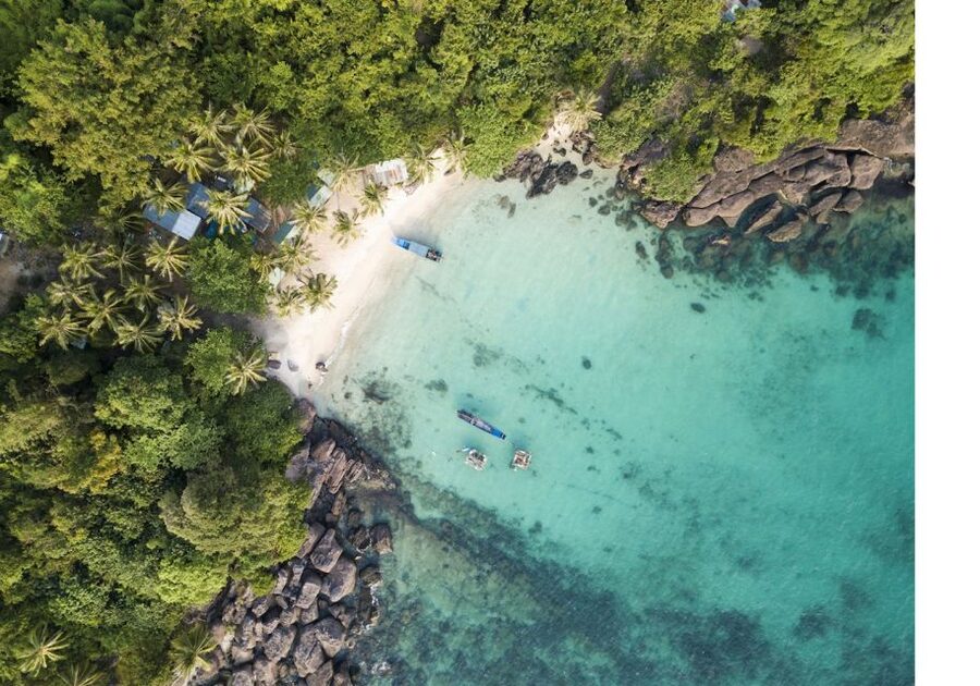 Phu Quoc: Speedboat Tour of 4 Islands with Snorkeling & BBQ - Kim Quy Island gives you the first hour in the water