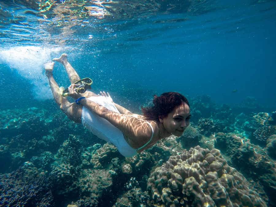 Phuket: Deluxe Phi Phi Tour by Speedboat & Lunch Buffet - A busy day with the right mix of sea and sand