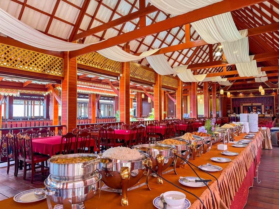 Phuket: James Bond 5 Islands Speedboat Tour with Lunch - The secret island beach and the final swim