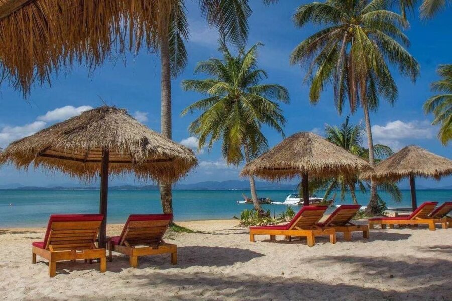 Phuket: James Bond and Laem Haad Beach by Speedboat - Private Palm Beach on Yao Yai