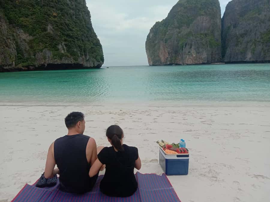 Phuket: Phi Phi Island Sunrise Group Speedboat Tour - Key points to know before booking