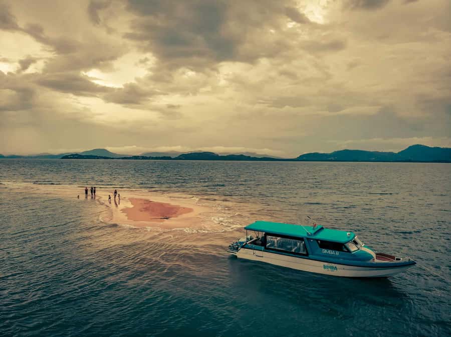 Phuket: Phi Phi Island Sunrise Group Speedboat Tour - Why the sunrise departure matters at Phi Phi