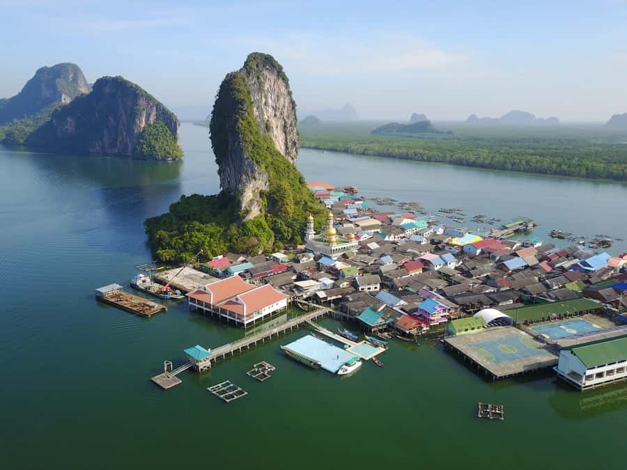 Phuket: Phi Phi & James Bond Island Combo Day Tour w/Lunch - Maya Bay before the biggest crowds