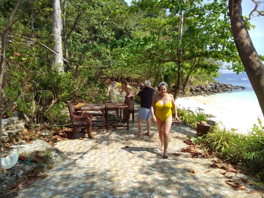 Phuket: Phi Phi & Kai Island Private Speed Boat Tour - Khai Nok Island: a simpler final beach stop