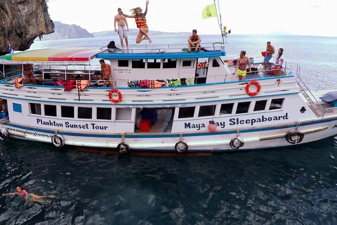 Phuket Speedboat Day Tour to Phi Phi & Maya Bay Highlights - Phi Phi Don lunch and a useful pause