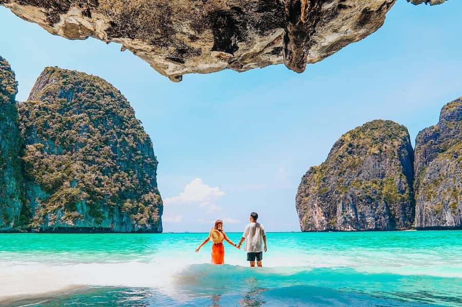 Phuket: Speedboat Day Trip to Phi Phi and Maya Bay - Lunch and free time on Phi Phi Don