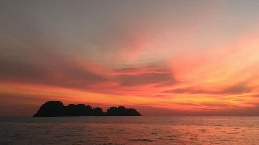 Phuket to Phi Phi Full-Day Luxury Speed Boat Charter - Key points to know before booking