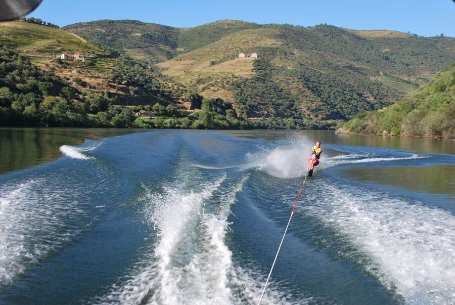Pinhão: River Douro Speedboat Tour with Water Sports - One hour on the Douro Valley water