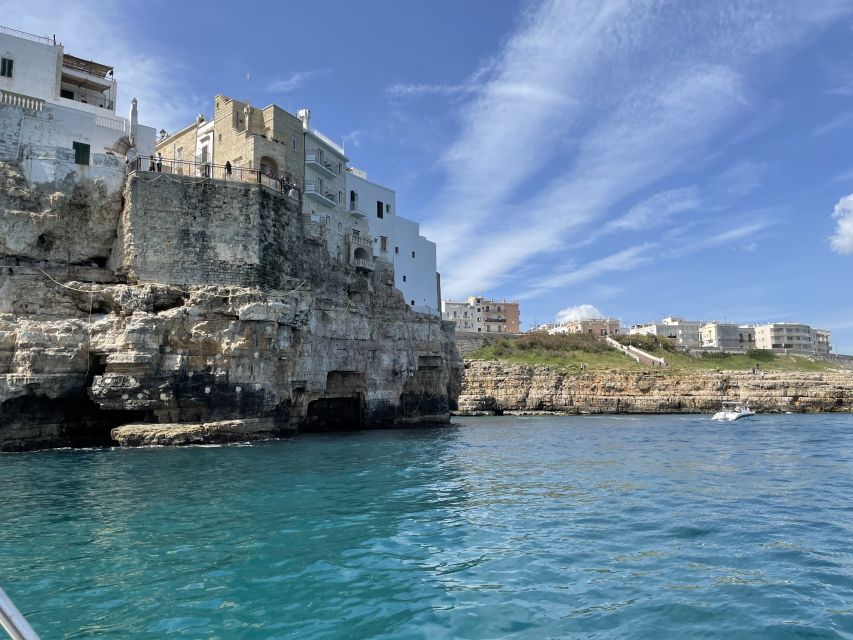 Polignano a Mare: Speedboat Cruise to Caves with Aperitif - Cala Paguro and the first coastal views