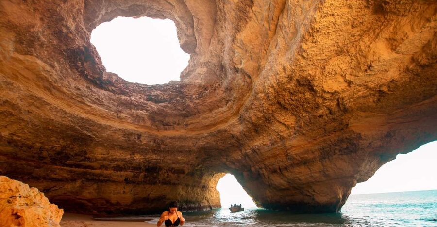 Portimão: Benagil Cave, Marinha Beach Speedboat Tour - Speeding past Carvoeiro and the Algarve cliffs