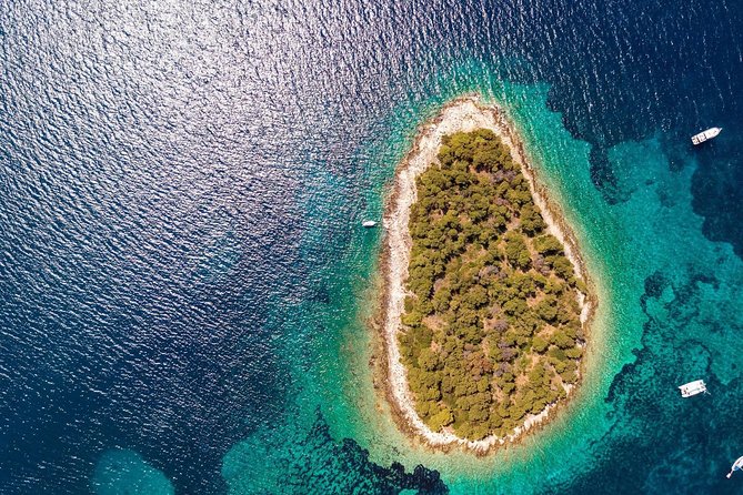 Private 3 islands Tour With Speed boat to Blue Lagoon and Solta from Split or Trogir - A private way to see the islands near Split