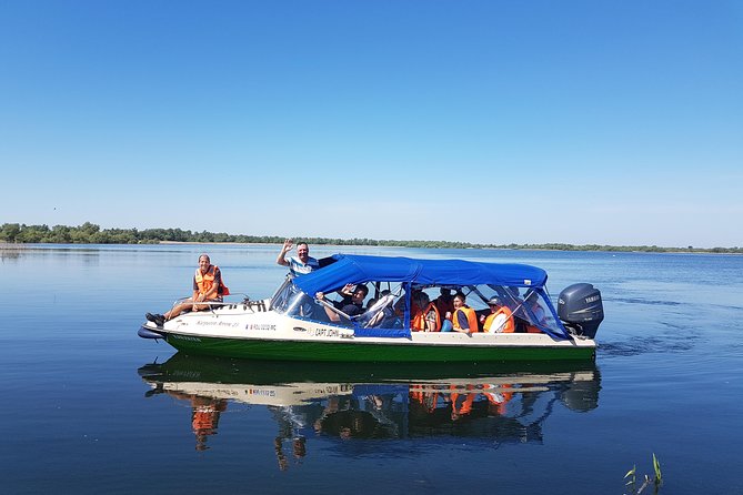 PRIVATE 4-5h speedboat tour to the village Mila23 - The optional fish lunch