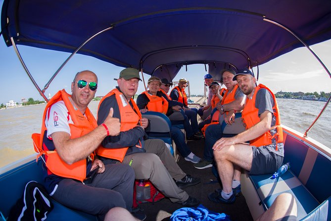 PRIVATE 4-5h speedboat tour to the village Mila23 - Why the guide matters here