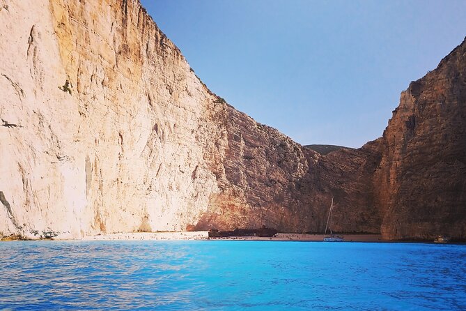 Private 7m 250hp speed boat tour Shipwreck Blue caves up to 8pax - Entering the Blue Caves at Skinari