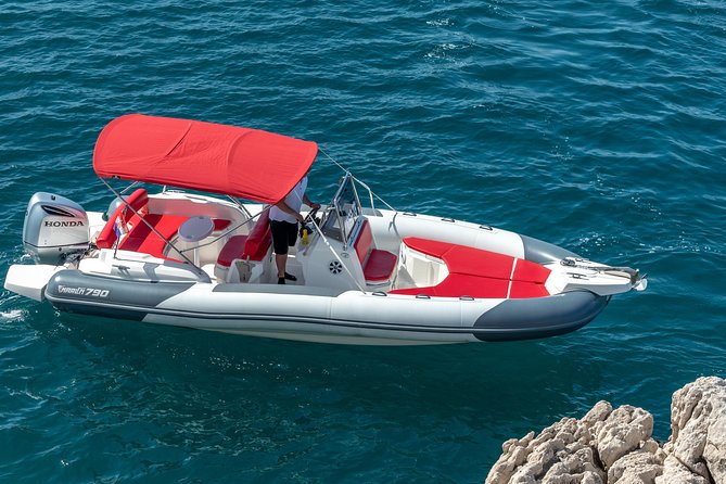 Private Blue Lagoon and island Solta speedboat tour - FULL DAY - The skippers and how much they shape the day