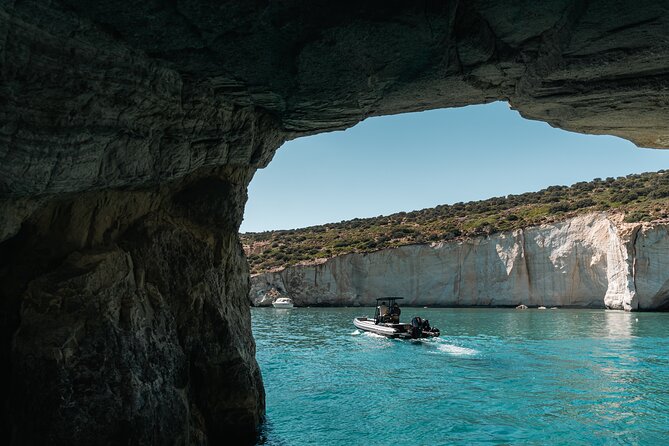 Private Cruise with Speedboat: Kleftiko- Sarakiniko- Sykia cave - Key details that shape the day