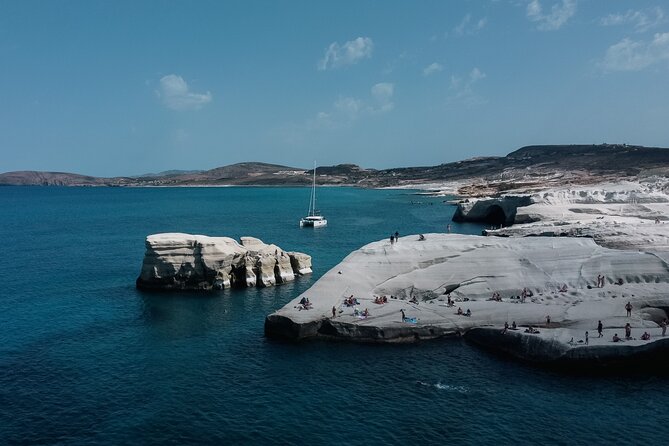 Private Cruise with Speedboat: Milos- Polyaigos- Kimolos - Gerakas and Myrsini Bay set the pace