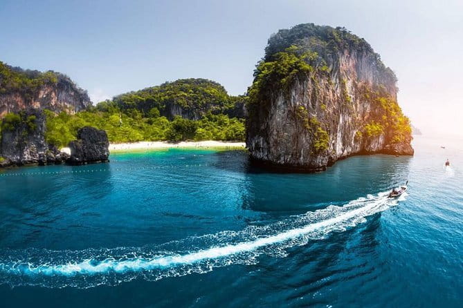 Private Hong Krabi & James Bond Islands Adventure by Speedboat - Guides, crew, and the human side of the trip