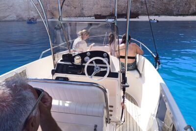 Private Luxury 6.5m 140hp Speedboat cruise Shipwreck & Blue Caves