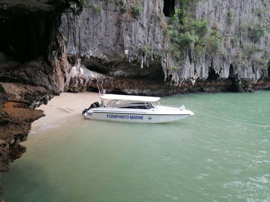 Private Luxury Speed boat to Phi Phi Islands - Who Will Get the Most From This Charter?