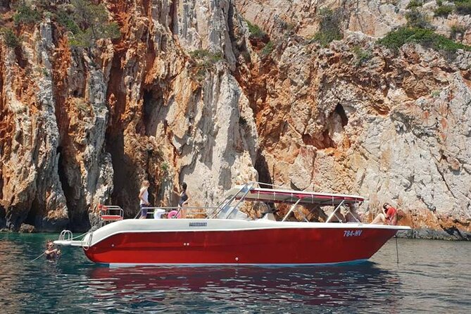 Private Red Rocks and Pakleni Islands beach hopping speedboat tour - The Red Rocks, a short ride from Dubovica