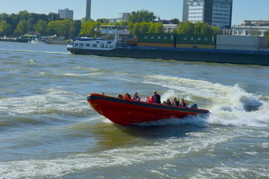 Private RIB-experience - From Erasmus Bridge to open river