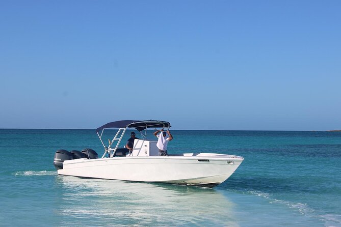 Private speed boat beach and bar hopping visiting Rose island - A good choice for families and mixed groups