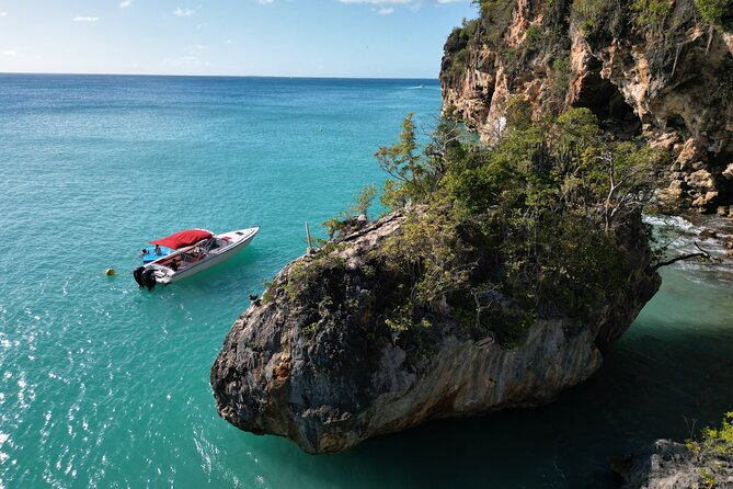 Private Speed Boat Charter to Anguilla - Sandy Island for sand, snorkeling, and a beach bar