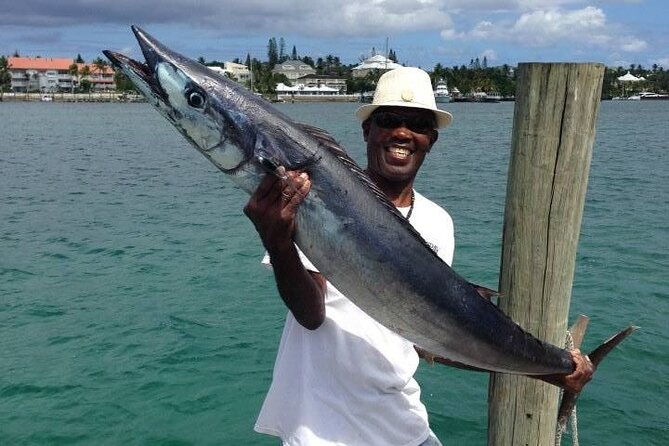 Private Speed Boat for Snorkeling or Fishing in Nassau - 34ft - Rose Island and Footprints Beach Bar