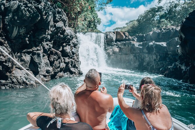 Private speed boat to Ile aux Cerfs full-day Incl: Lunch & Transfer - The morning transfer to Trou d’eau Douce
