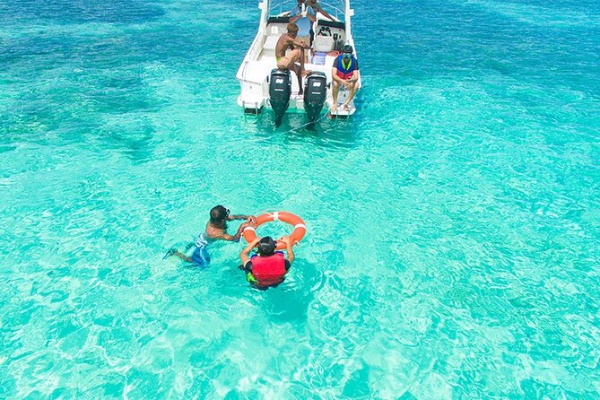 Private speed boat to Ile aux Cerfs full-day Incl: Lunch & Transfer - Snorkeling in the east coast lagoon
