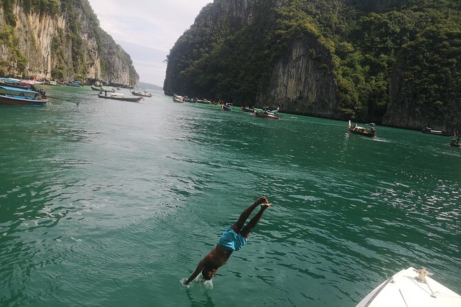 Private Speed Boat to Phi Phi Island from Phuket - Khai Nok Island closes the day with beach time